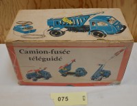 SH Enchères, Sophie Himbaut commissaire-priseur Vente de jouets ANCIENS DE COLLECTION , trains et voitures (MARKLIN / JOUEF / HORNBY /DINKY TOYS /CORGI TOYS) le  jeudi 28 mai à 14h camion-fusee-teleguide