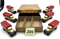 SH Enchères, Sophie Himbaut commissaire-priseur Vente de jouets ANCIENS DE COLLECTION , trains et voitures (MARKLIN / JOUEF / HORNBY /DINKY TOYS /CORGI TOYS) le  jeudi 28 mai à 14h van-dinky-toys