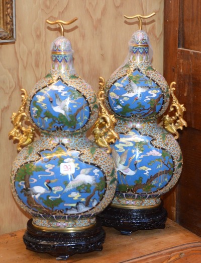 SH Enchères, Sophie Himbaut commissaire-priseur Vente de noël jeudi 18 décembre à 10h paire-de-pot-couvert-a-email-cloisonne